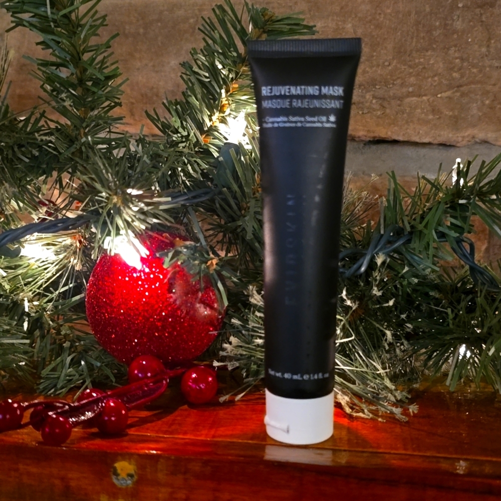EVIO BEAUTY Rejuvenating Face Mask - NWOT